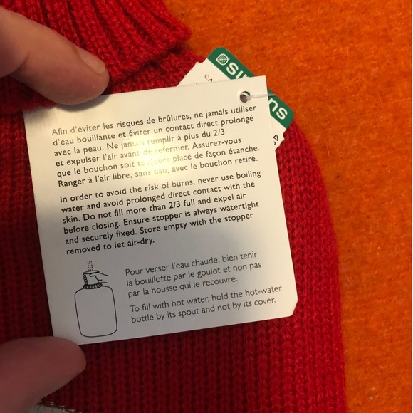 Red winter sports patterned hot water bottle NWT - Picture 5 of 7